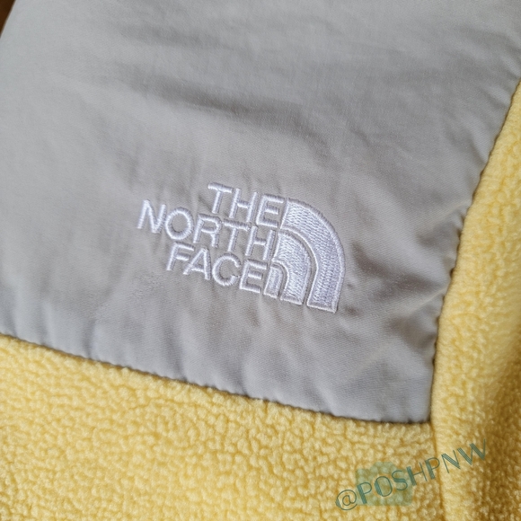 The North Face Retro Denali Zip-Up Fleece - Picture 9 of 14